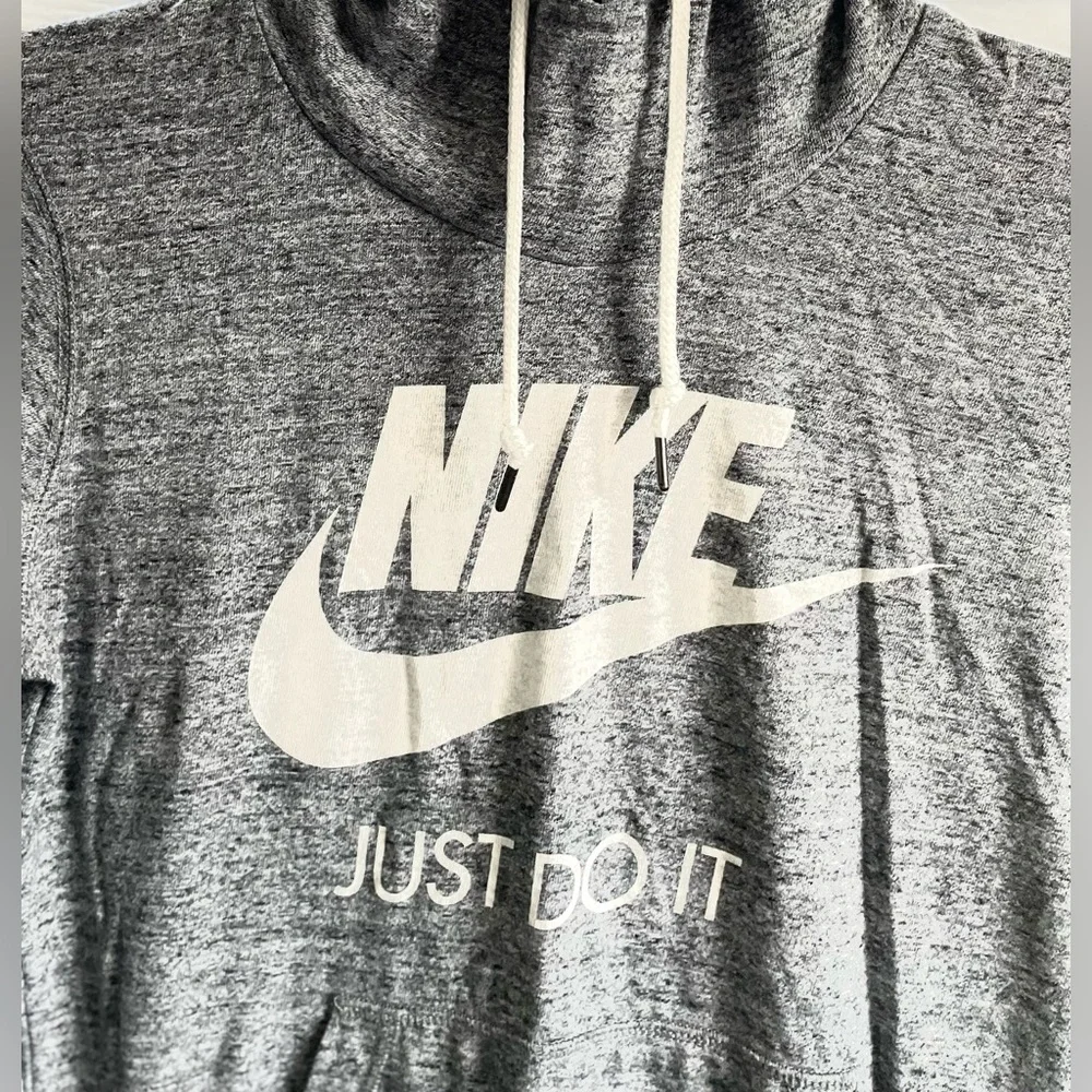 Nike “Just Do It” Sweatshirt - Womens Size Med - Gray Hooded Drawstring Pullover - Picture 8 of 8